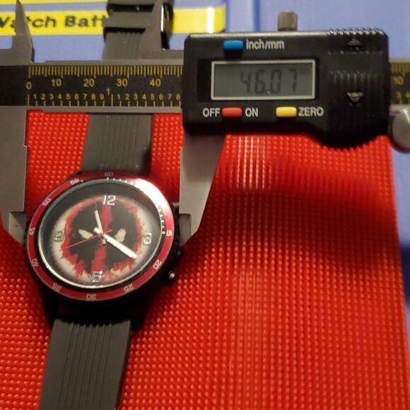 Marvel Deadpool Wristwatch Black Red‎ Case Indiglo Black Silicone Band Analog - Picture 9 of 9